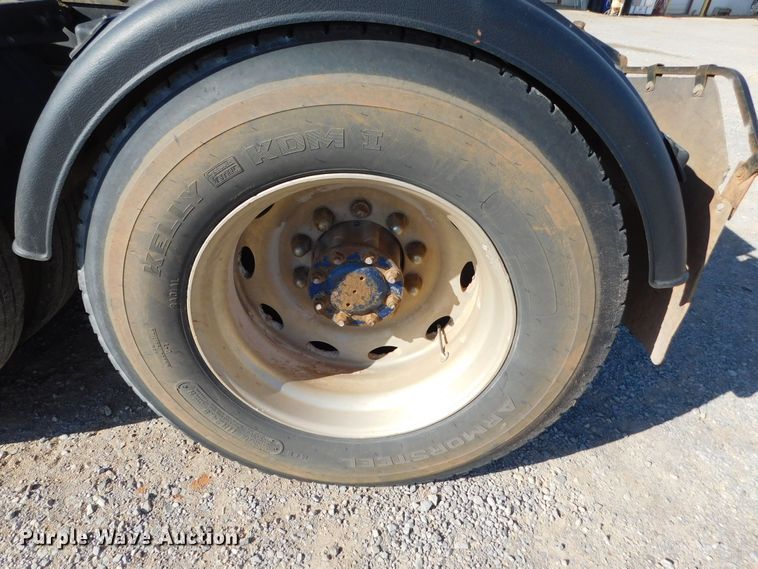 image for item DM2552 1988 Peterbilt 378  semi truck