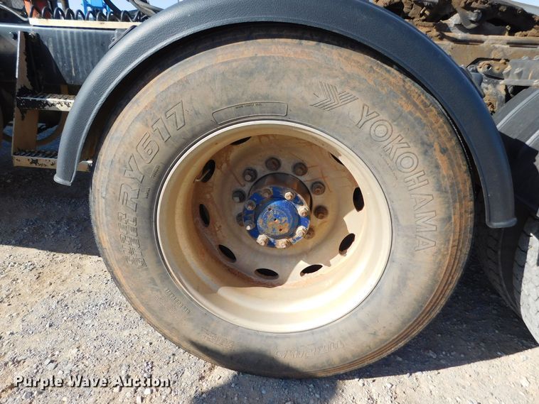 image for item DM2552 1988 Peterbilt 378  semi truck