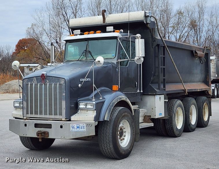 image for item DM4895 2003 Kenworth T800  dump truck