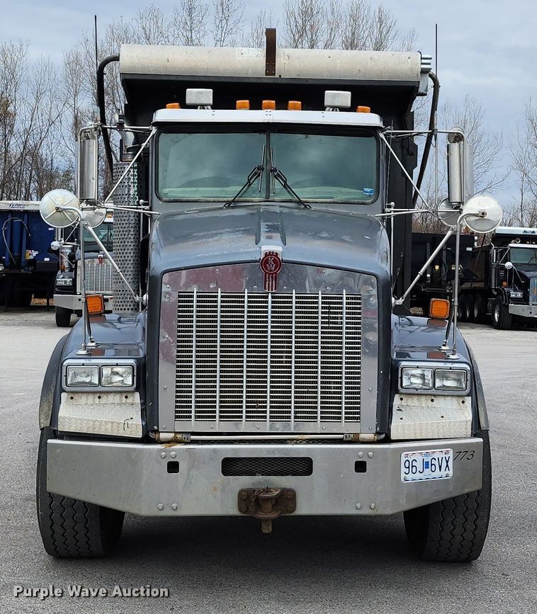 image for item DM4895 2003 Kenworth T800  dump truck