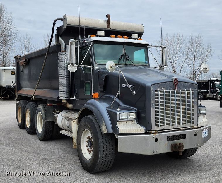 image for item DM4895 2003 Kenworth T800  dump truck