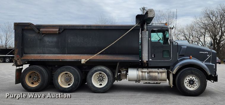 image for item DM4895 2003 Kenworth T800  dump truck