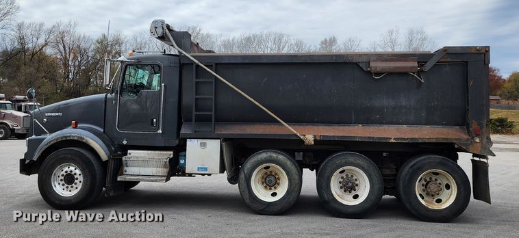 image for item DM4895 2003 Kenworth T800  dump truck