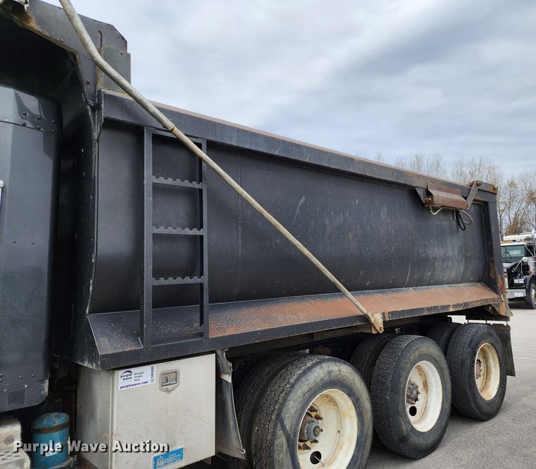 image for item DM4895 2003 Kenworth T800  dump truck