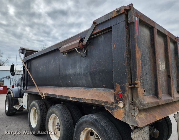 image for item DM4895 2003 Kenworth T800  dump truck