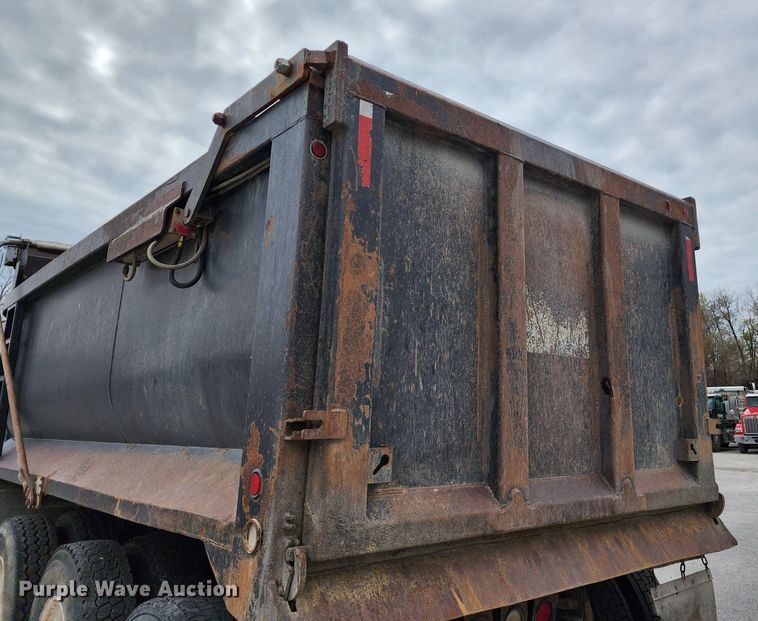 image for item DM4895 2003 Kenworth T800  dump truck