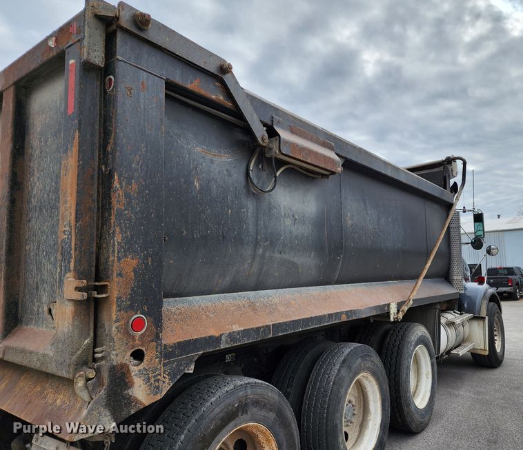 image for item DM4895 2003 Kenworth T800  dump truck