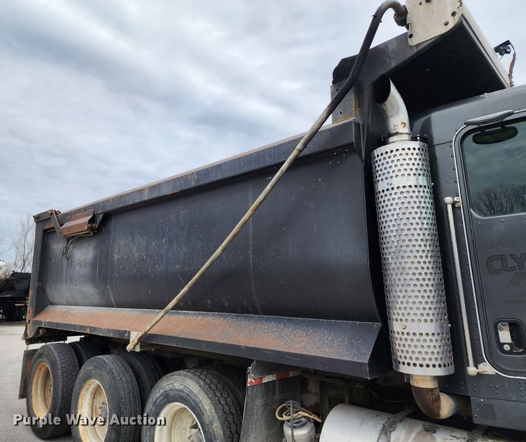 image for item DM4895 2003 Kenworth T800  dump truck