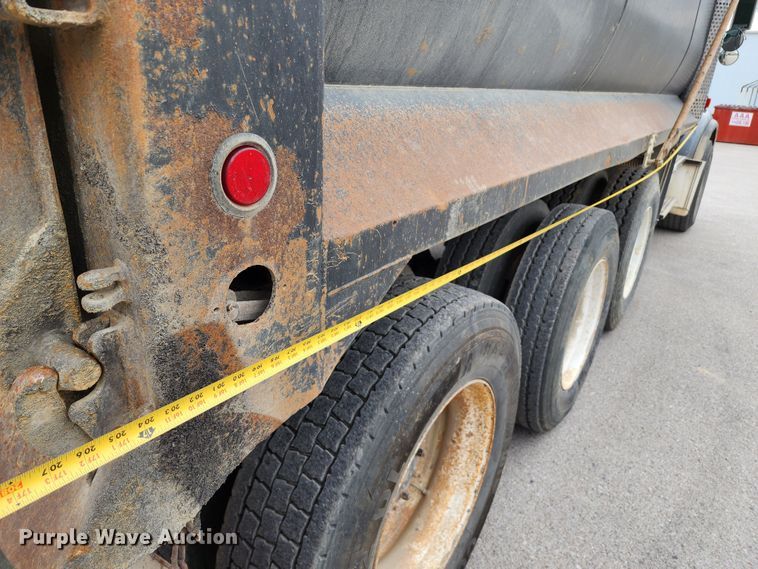 image for item DM4895 2003 Kenworth T800  dump truck