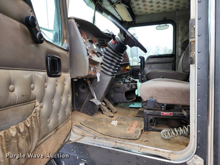 image for item DM4895 2003 Kenworth T800  dump truck