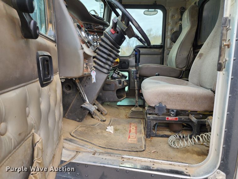 image for item DM4895 2003 Kenworth T800  dump truck