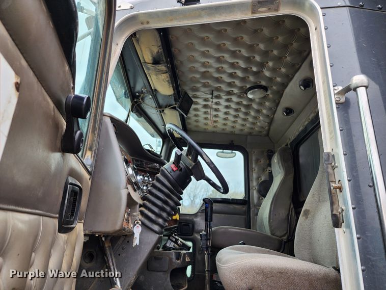 image for item DM4895 2003 Kenworth T800  dump truck