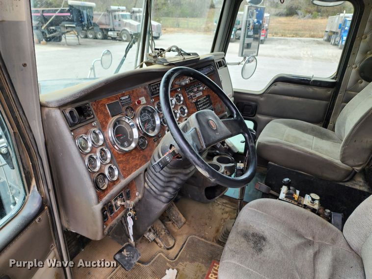 image for item DM4895 2003 Kenworth T800  dump truck