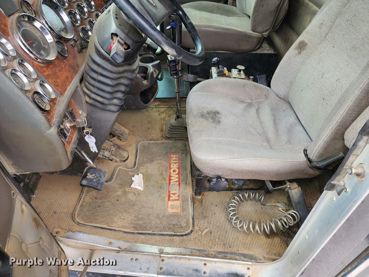 image for item DM4895 2003 Kenworth T800  dump truck