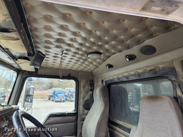 image for item DM4895 2003 Kenworth T800  dump truck