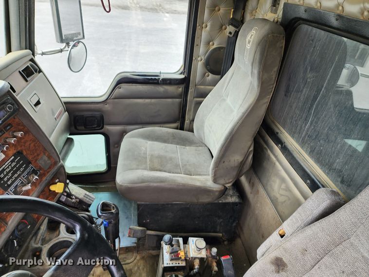 image for item DM4895 2003 Kenworth T800  dump truck