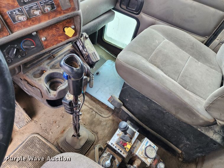 image for item DM4895 2003 Kenworth T800  dump truck