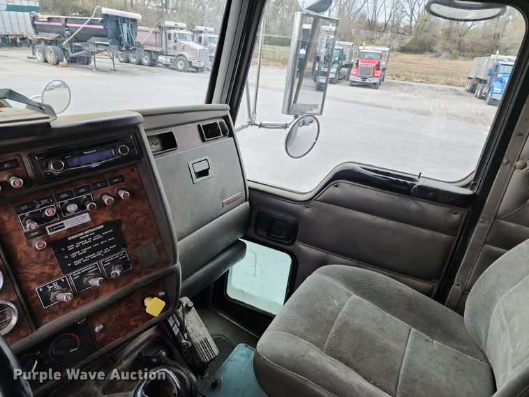 image for item DM4895 2003 Kenworth T800  dump truck