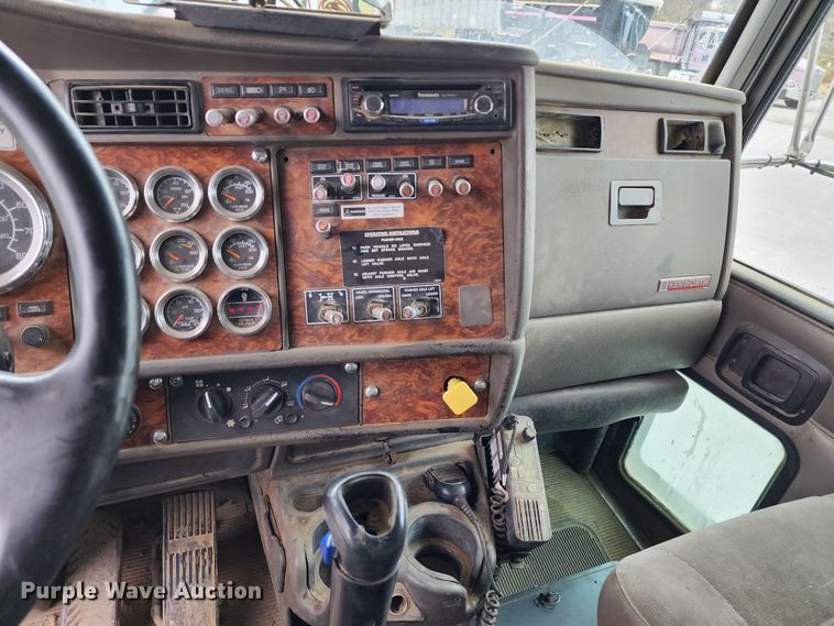 image for item DM4895 2003 Kenworth T800  dump truck