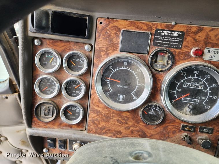 image for item DM4895 2003 Kenworth T800  dump truck