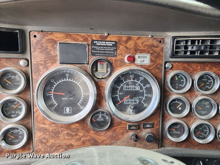 image for item DM4895 2003 Kenworth T800  dump truck