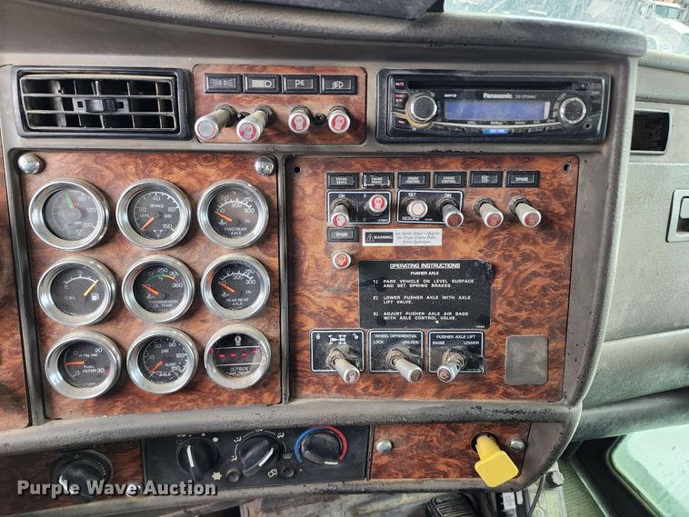 image for item DM4895 2003 Kenworth T800  dump truck