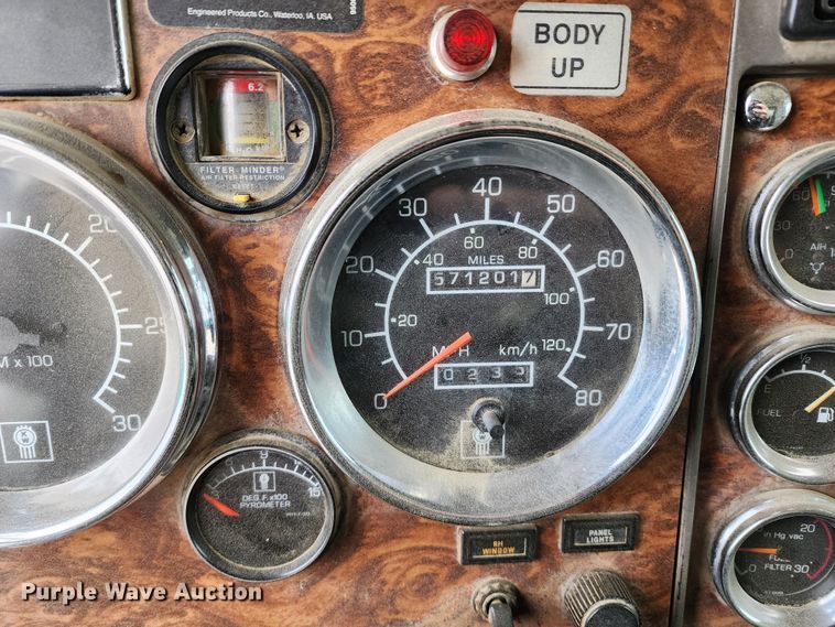 image for item DM4895 2003 Kenworth T800  dump truck