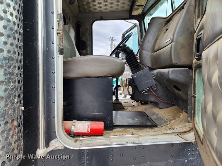 image for item DM4895 2003 Kenworth T800  dump truck