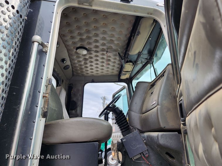 image for item DM4895 2003 Kenworth T800  dump truck