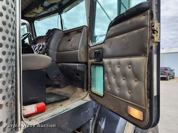 image for item DM4895 2003 Kenworth T800  dump truck