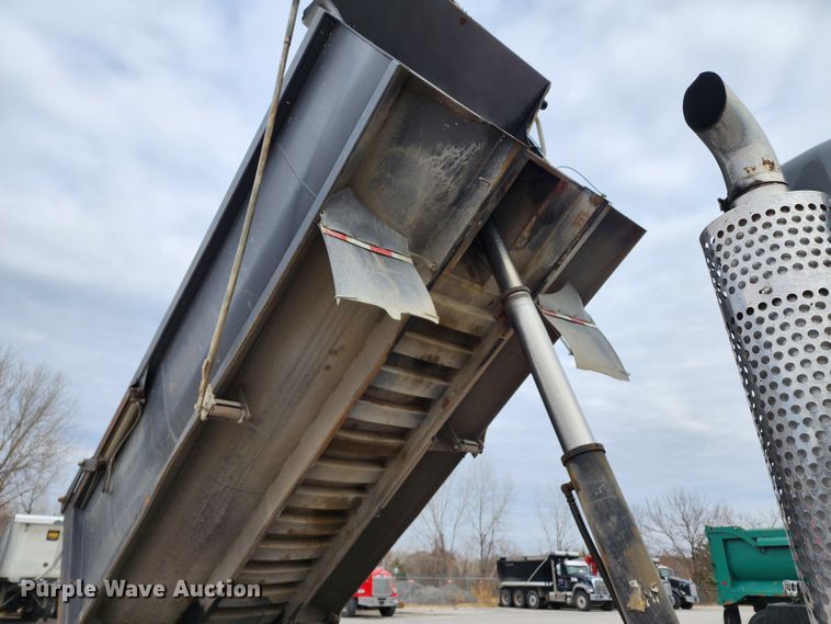 image for item DM4895 2003 Kenworth T800  dump truck