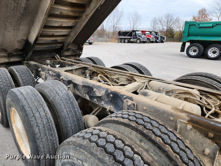 image for item DM4895 2003 Kenworth T800  dump truck