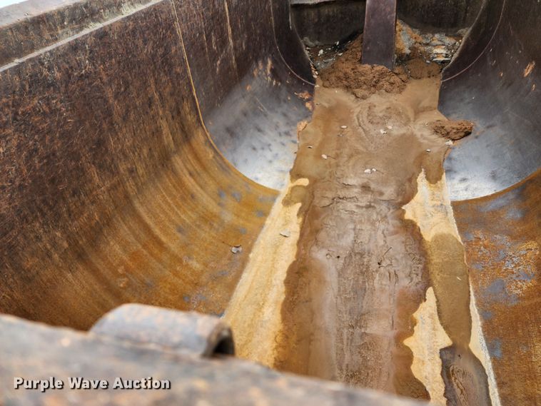 image for item DM4895 2003 Kenworth T800  dump truck