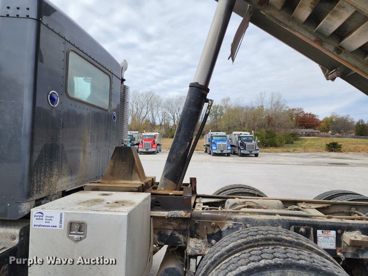 image for item DM4895 2003 Kenworth T800  dump truck