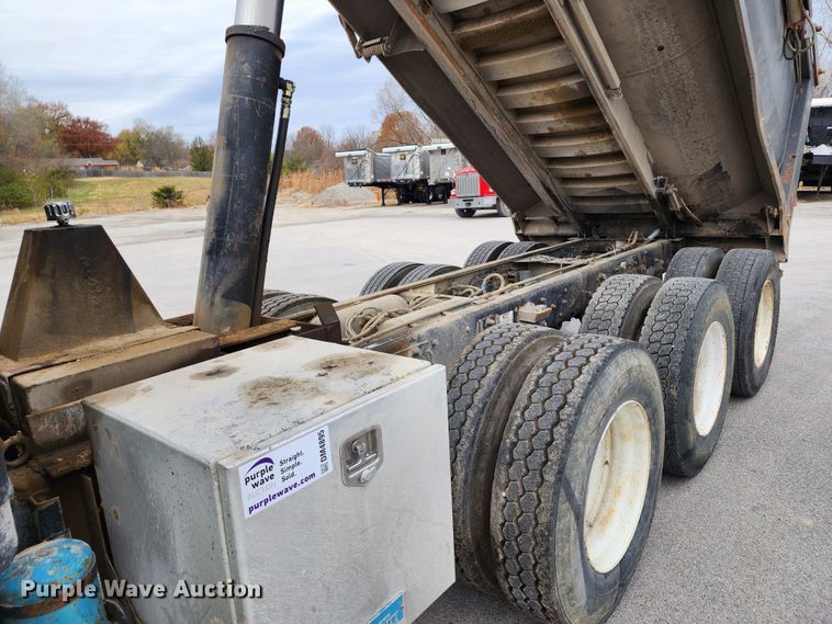 image for item DM4895 2003 Kenworth T800  dump truck