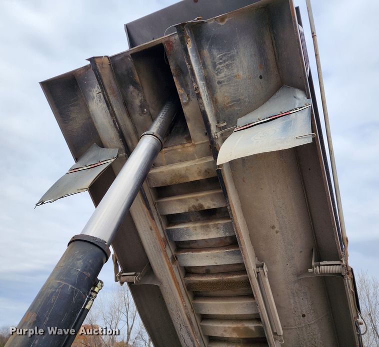 image for item DM4895 2003 Kenworth T800  dump truck