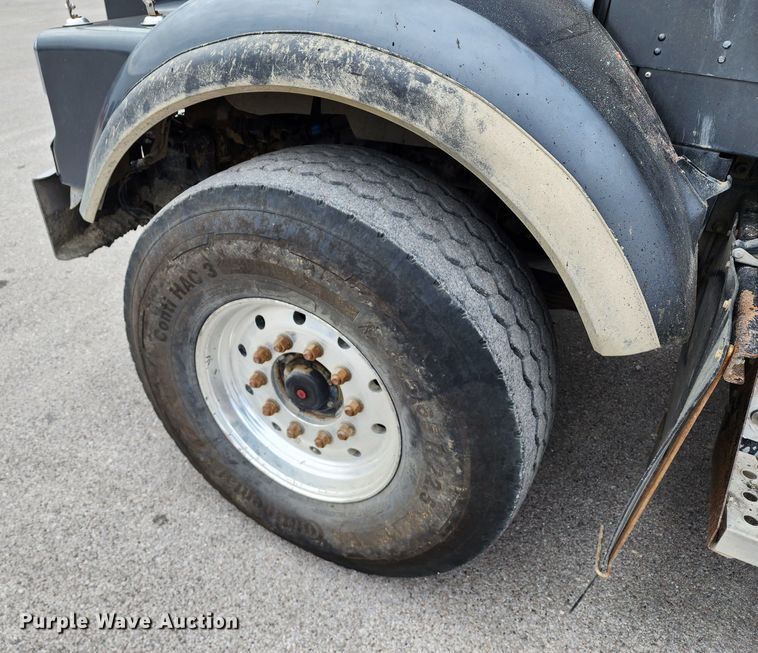 image for item DM4895 2003 Kenworth T800  dump truck