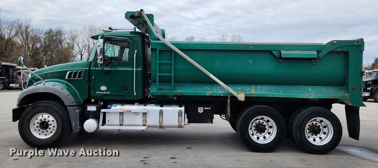 image for item DM4896 2018 Mack GU713  dump truck