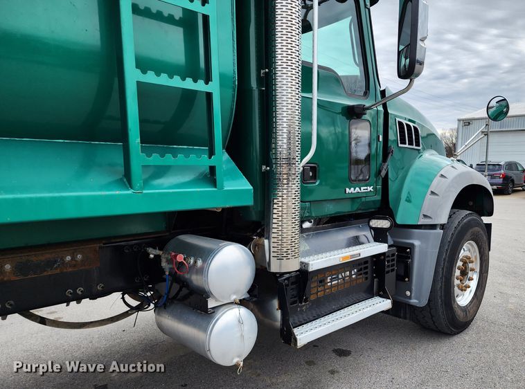 image for item DM4896 2018 Mack GU713  dump truck