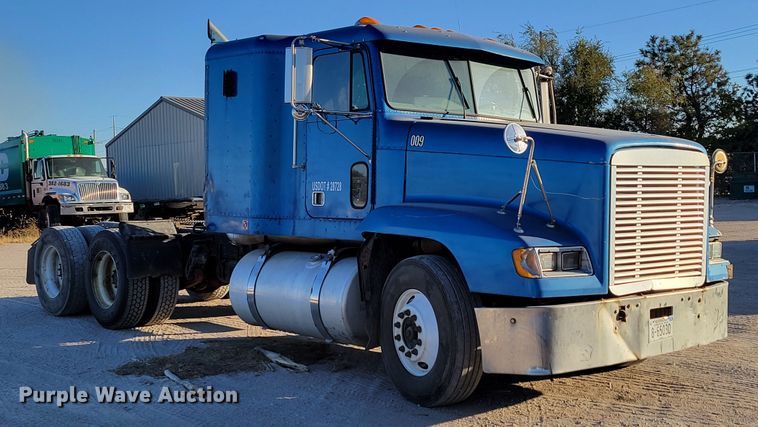 image for item DM8080 1993 Freightliner FLD120  semi truck