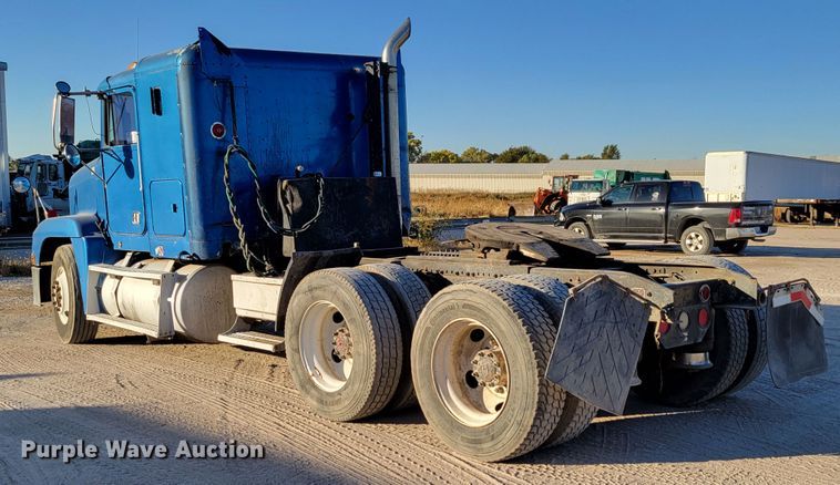 image for item DM8080 1993 Freightliner FLD120  semi truck