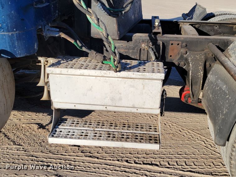 image for item DM8080 1993 Freightliner FLD120  semi truck