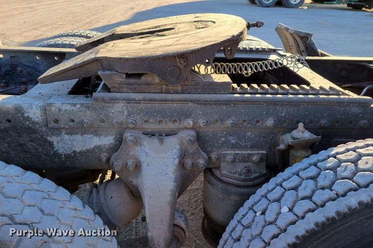 image for item DM8080 1993 Freightliner FLD120  semi truck