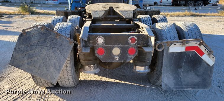 image for item DM8080 1993 Freightliner FLD120  semi truck