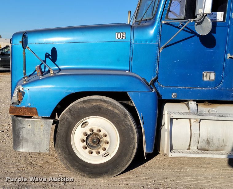 image for item DM8080 1993 Freightliner FLD120  semi truck