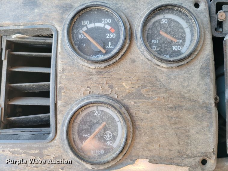 image for item DM8080 1993 Freightliner FLD120  semi truck