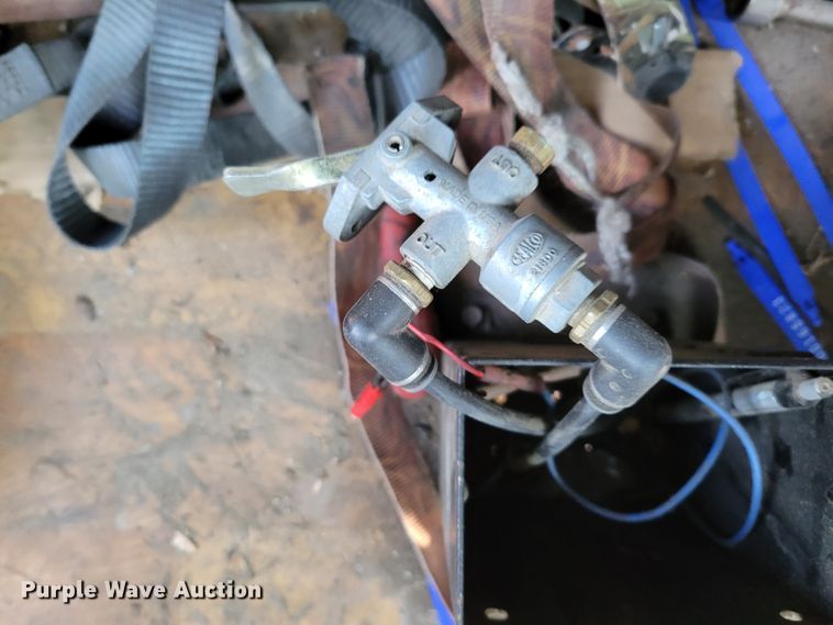 image for item DM8080 1993 Freightliner FLD120  semi truck