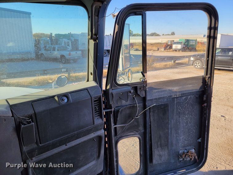 image for item DM8080 1993 Freightliner FLD120  semi truck