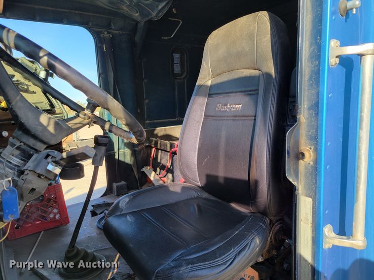 image for item DM8080 1993 Freightliner FLD120  semi truck