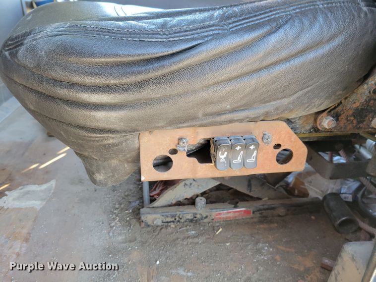 image for item DM8080 1993 Freightliner FLD120  semi truck